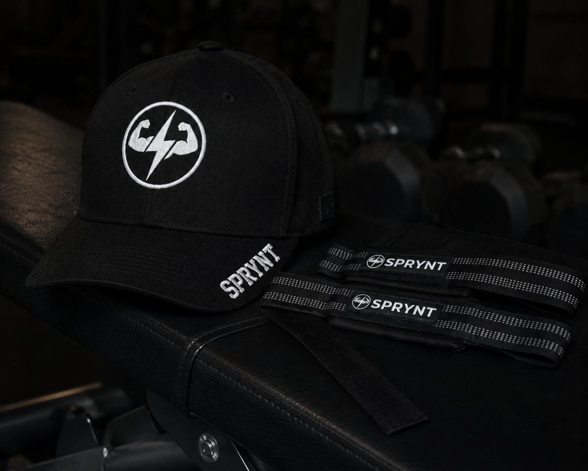 SPRYNT Pet en SPRYNT Straps op een halterbank
